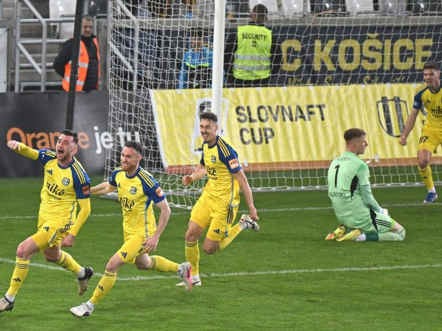 Na snímke radosť hráčov Košíc po druhom góle.