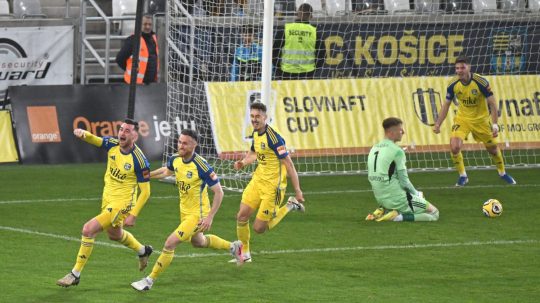 Na snímke radosť hráčov Košíc po druhom góle.