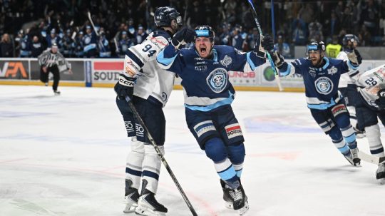 Matej Paulovič sa teší z gólu.