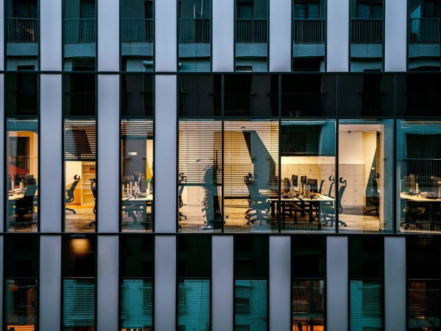 Na ilustračnej snímke budova s kancelárskym priestorom.