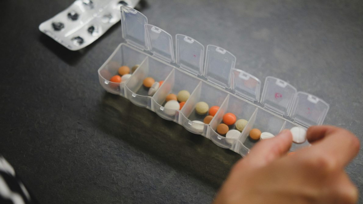 Na jar ľudia častej&scaron;ie už&iacute;vaj&uacute; vitam&iacute;ny a miner&aacute;ly. Odborn&iacute;čka upozorňuje na dopady ich nespr&aacute;vnej kombin&aacute;cie