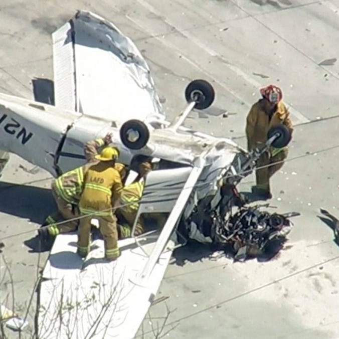 Na snímke havarované lietadlo.