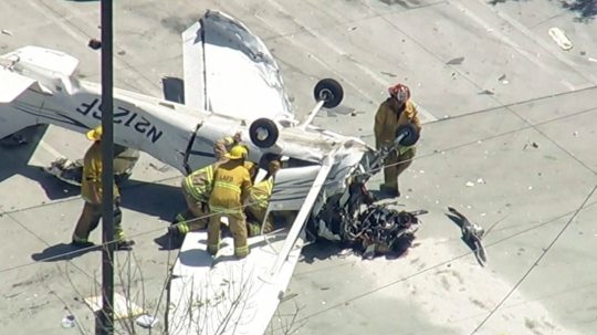 Na snímke havarované lietadlo.