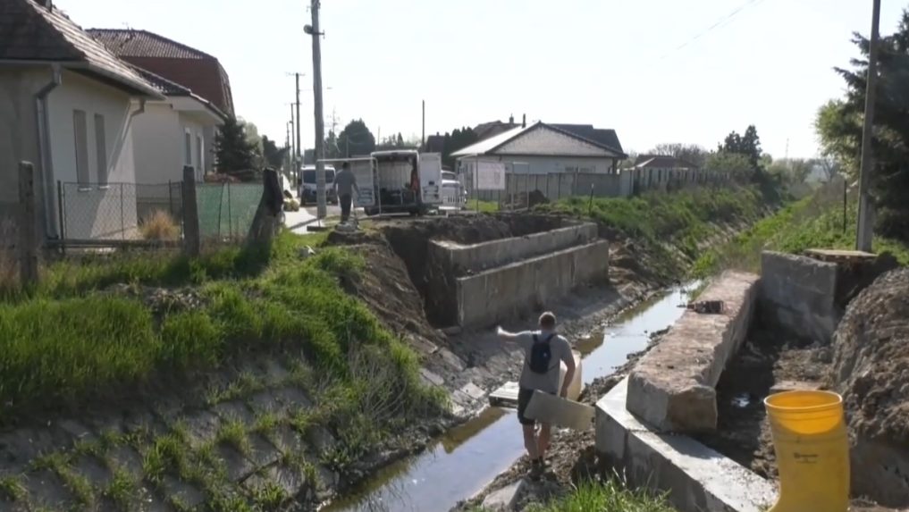 práce na oprave mosta