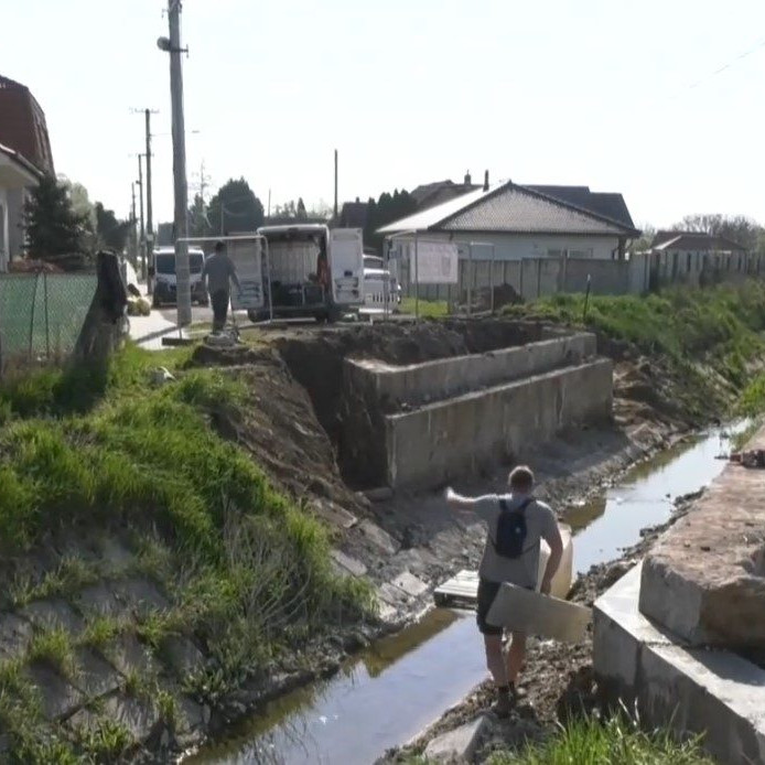 práce na oprave mosta