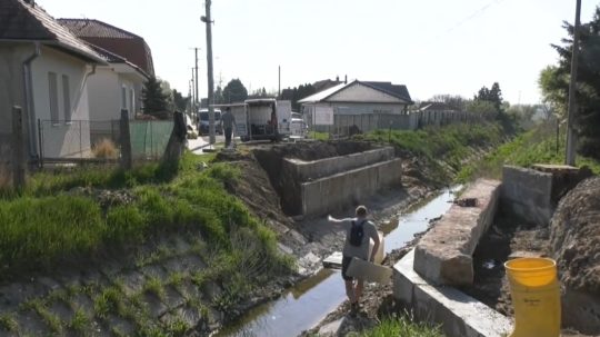 práce na oprave mosta