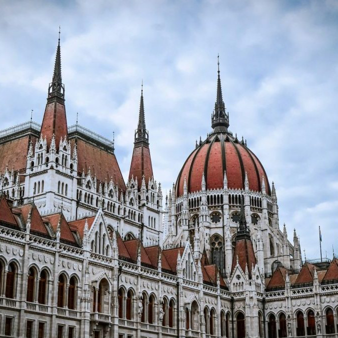 Budova maďarského parlamentu v Budapešti.