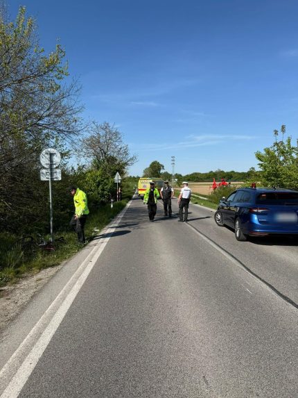 Policajti na mieste nehody.