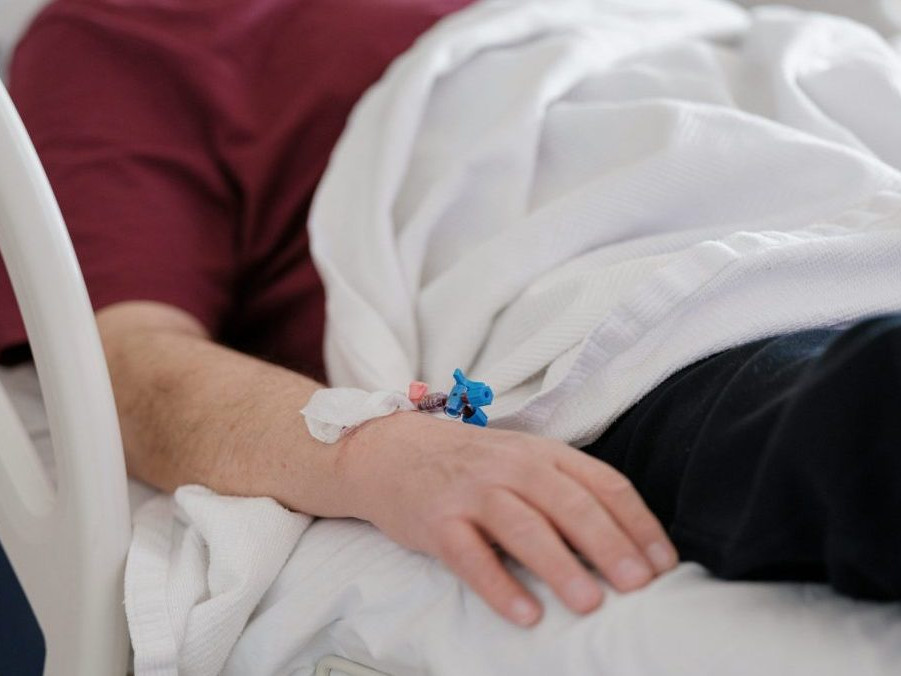 Na ilustračnej snímke pacient v nemocnici.