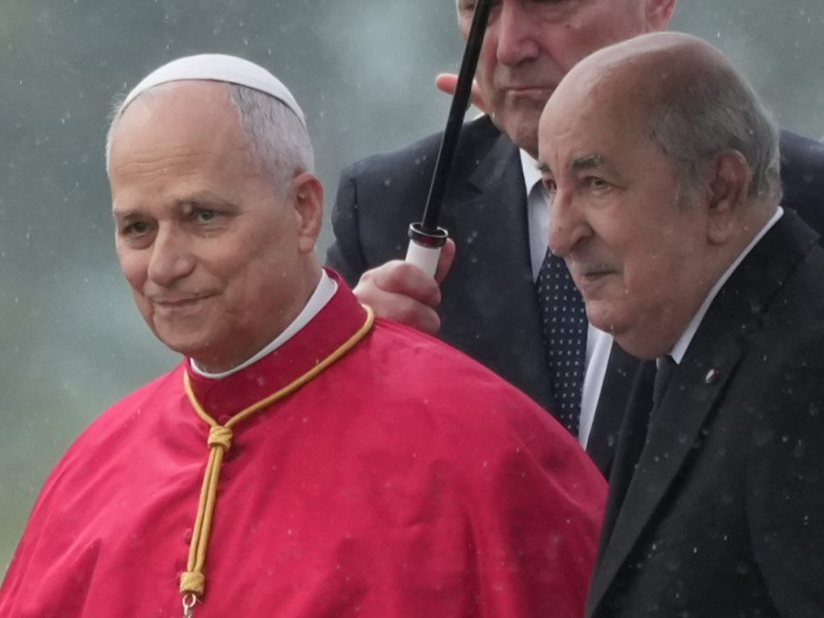 Pápež Lev XIV. a alžírsky prezident Abdal Madžíd Tabbún.