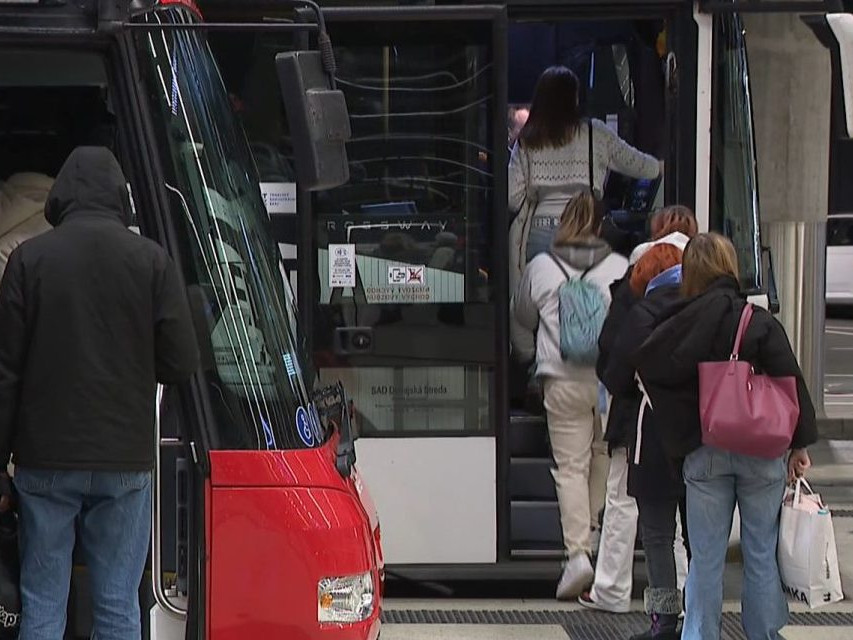 Dnes sa cena jedného lístka pohybuje zhruba okolo šiestich eur.