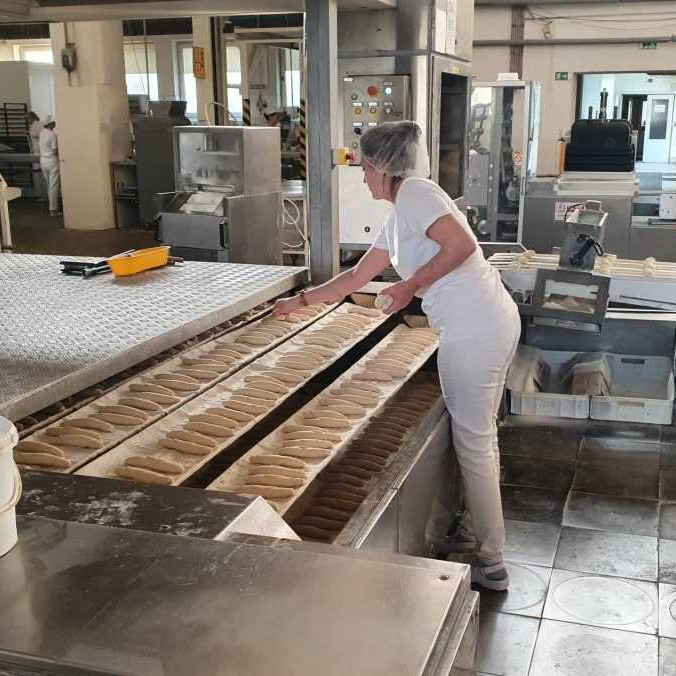 Na snímke produkcia chleba.