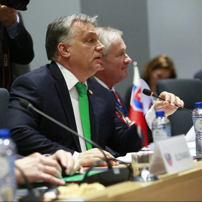 Na archívnej snímke Robert Fico, Viktor Orbán a Andrej Babiš.