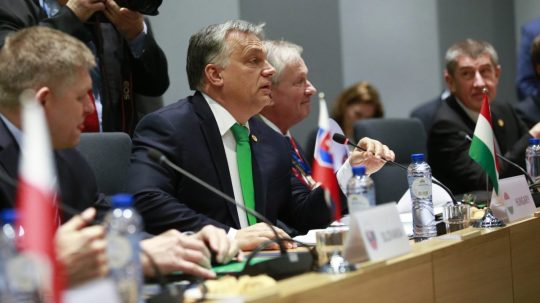 Na archívnej snímke Robert Fico, Viktor Orbán a Andrej Babiš.