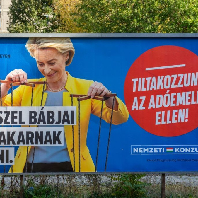 Na snímke kampaň proti predsedníčke EK.