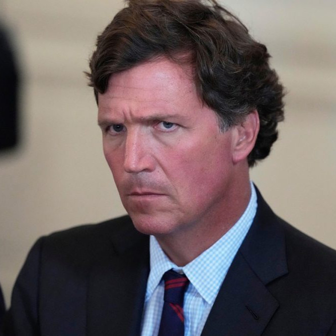 Známy komentátor Tucker Carlson sa ospravedlnil za podporu Donalda Trumpa vo voľbách: Zavádzal som ľudí