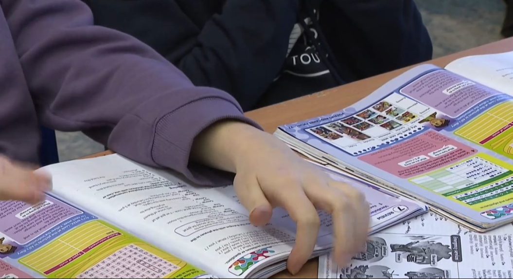 Na ilustračnej snímke žiačka.