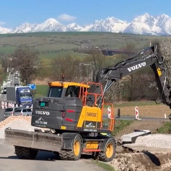 stavebné stroje sa zahryzli do práce