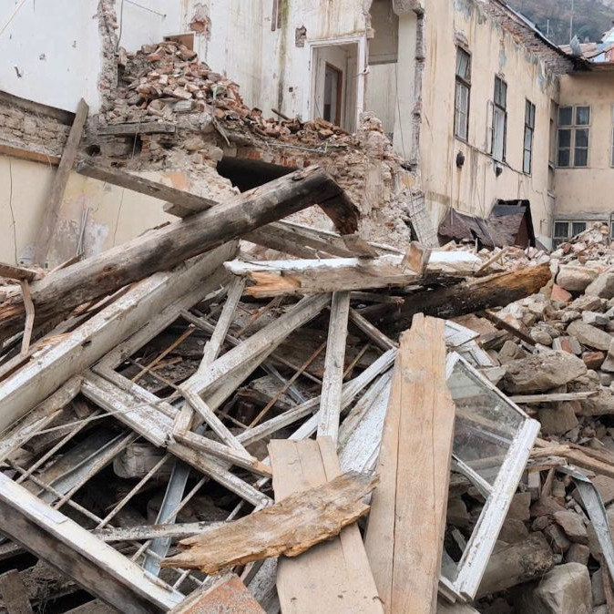 Zbúranú pamiatku v Trenčíne má jej majiteľ postaviť nanovo. Použiť však musí tehly, ktoré ostali po zborení