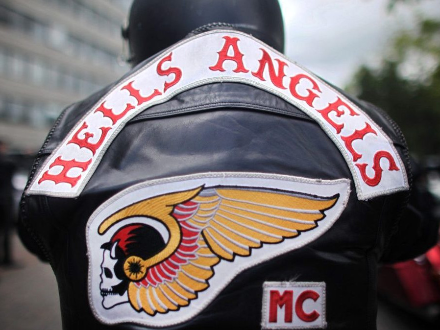Na archívnej snímke zo 14. júla 2012 člen motorkárskemu klubu Hells Angels vo Frankfurte nad Mohanom.