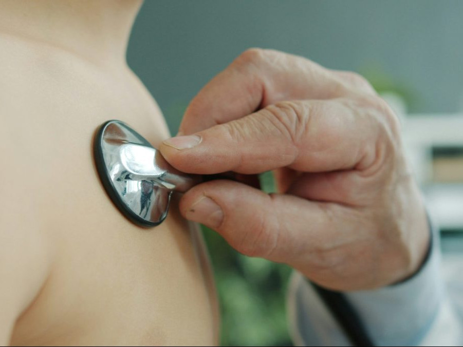 Ilustračná snímka lekárskeho vyšetrenia.