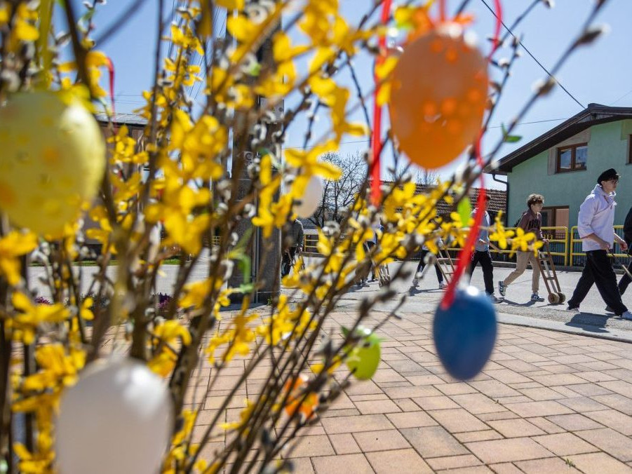 zlatý dážď a farebné vajička