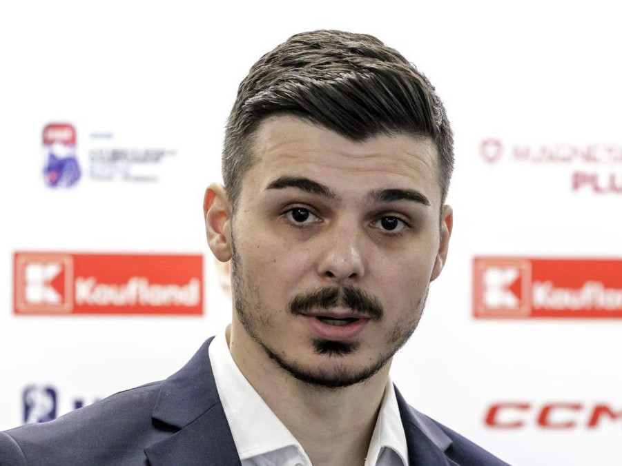 Kormidelník čerstvých vicemajstrov sveta do 18 rokov Martin Dendis.