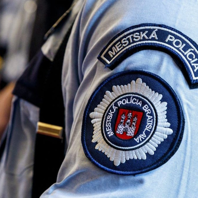 Príslušník bratislavskej mestskej polície.
