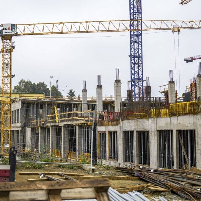 Výstavbu nemocnice v Prešove pozastavili pre vážne chyby, tvrdí R. Kaliňák. Dokončenie sa oddiali o niekoľko mesiacov