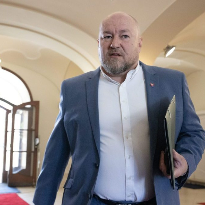 Minister cestovného ruchu a športu Rudolf Huliak.