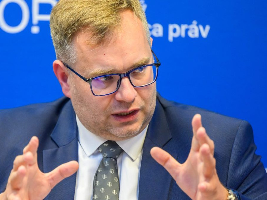 Verejný ochranca práv Róbert Dobrovodský.