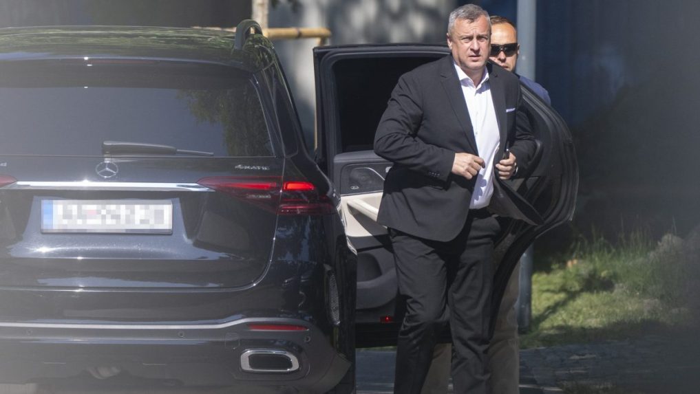 Predseda SNS Andrej Danko pred koaličnou radou.