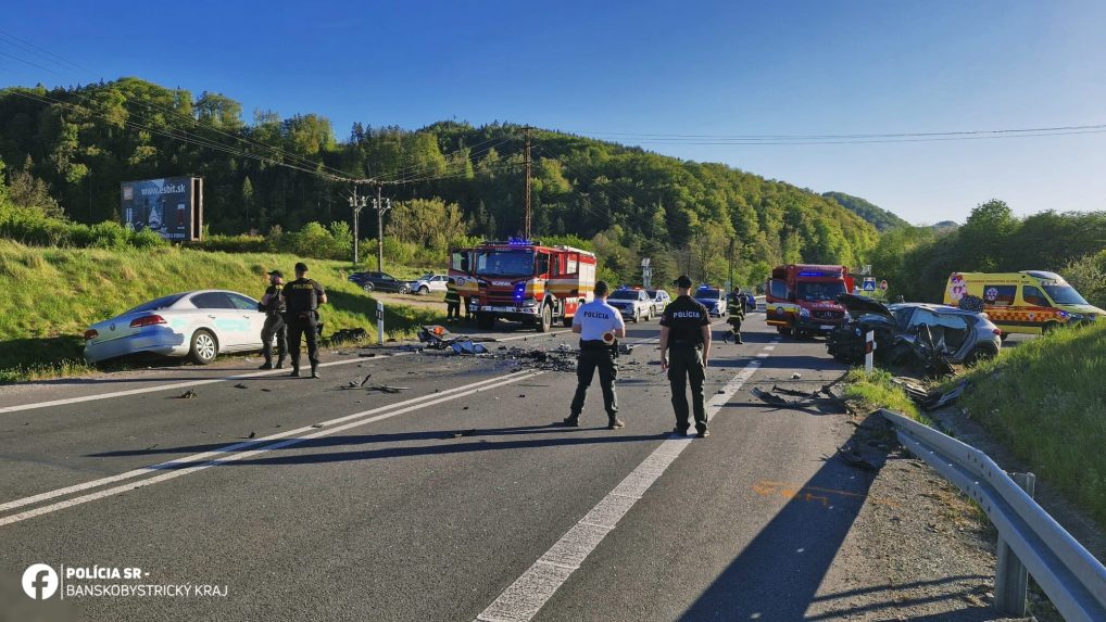 Na sn&iacute;mke miesto dopravnej nehody pri Brusne, kde sa zrazili dve aut&aacute;-