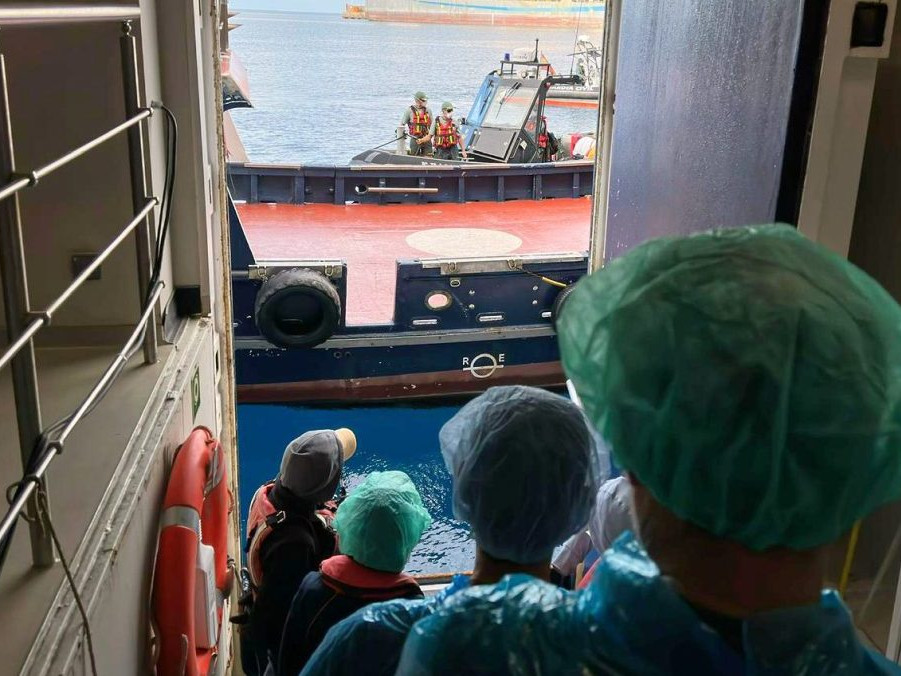 Pasažieri na výletnej lodi MV Hondius postihnutej hantavírusom.