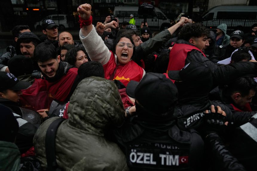 Protesty v Istanbule na Sviatok pr&aacute;ce.