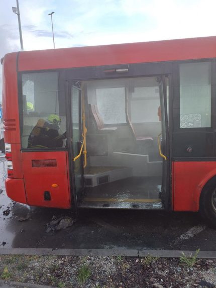 Na sn&iacute;mke požiar autobusu v Bratislave.
