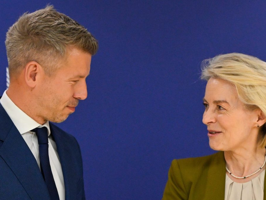 Péter Magyar sa rozpráva s Ursulou von der Leyenovou.