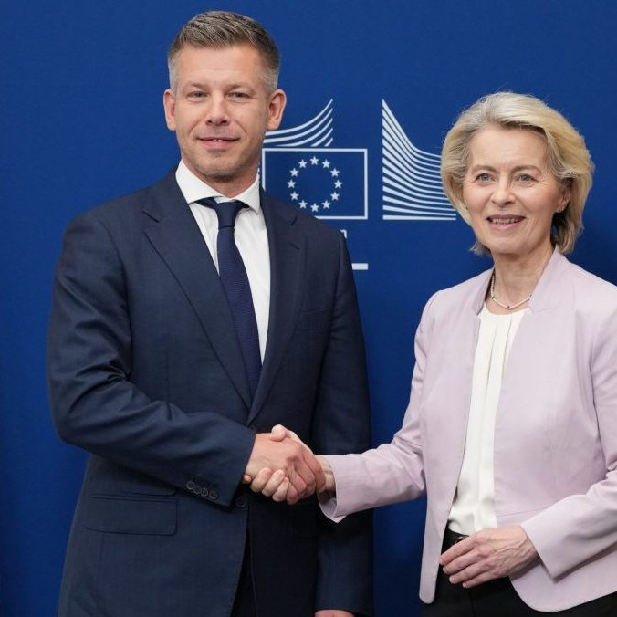 Na snímke Magyar a von der Leyenová.