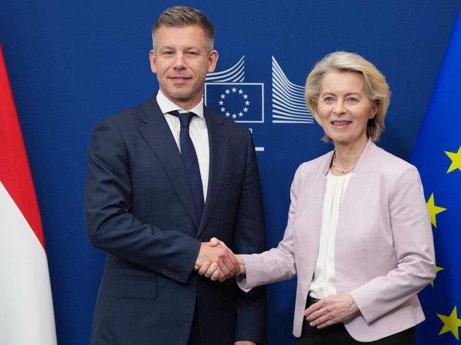 Na snímke Magyar a von der Leyenová.