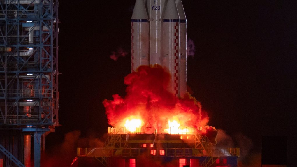 &scaron;tart rakety do vesm&iacute;ru