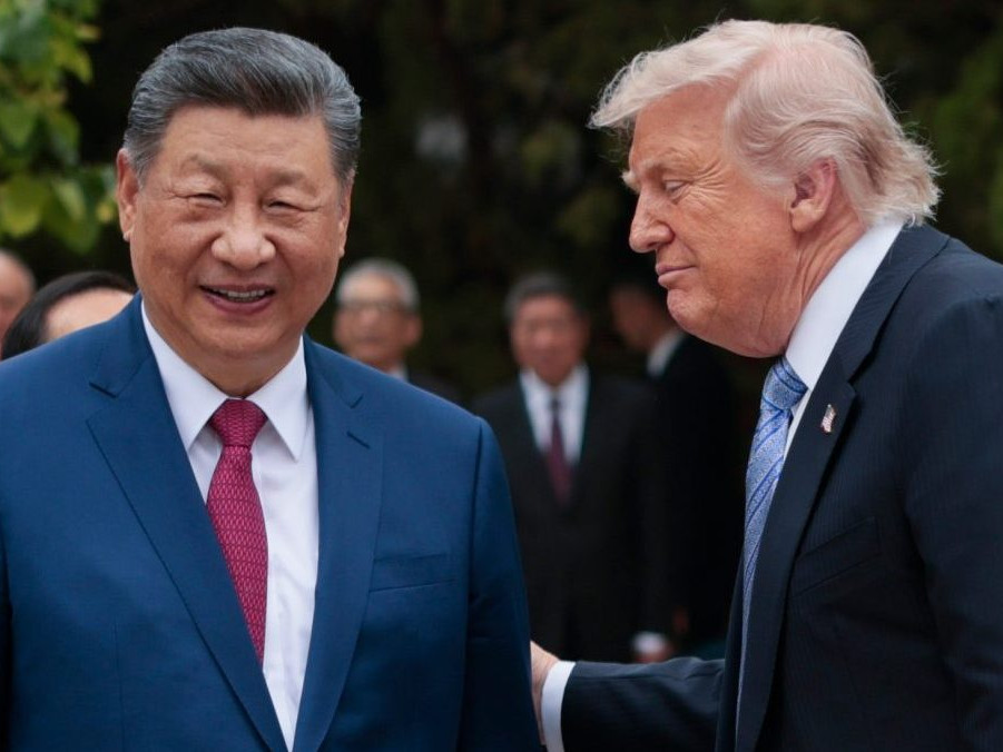 Americký prezident Donald Trump (vpravo) a čínsky prezident Si Ťin-pching.