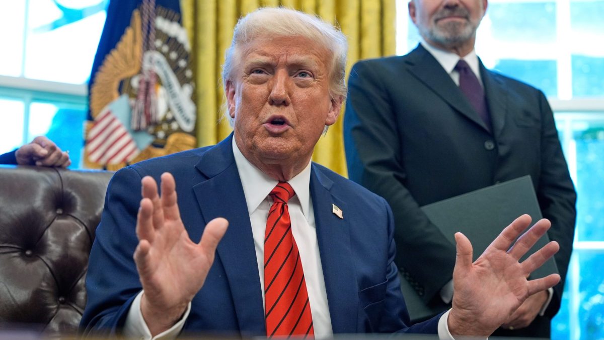 Trump pohrozil Ir&aacute;nu e&scaron;te silnej&scaron;&iacute;mi &uacute;tokmi, ak nebude s&uacute;hlasiť s dohodou