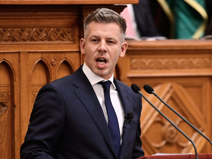 Péter Magyar rozpráva počas ustanovujúceho zasadnutia parlamentu Maďarska