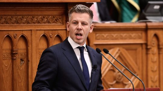 Péter Magyar rozpráva počas ustanovujúceho zasadnutia parlamentu Maďarska