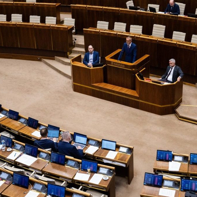 Rezort spravodlivosti chce zmeniť ústavu tak, aby sa parlament dal odvolať aj cez ľudové hlasovanie