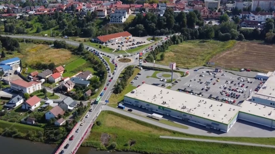 Kruhový objazd v Starej Ľubovni.