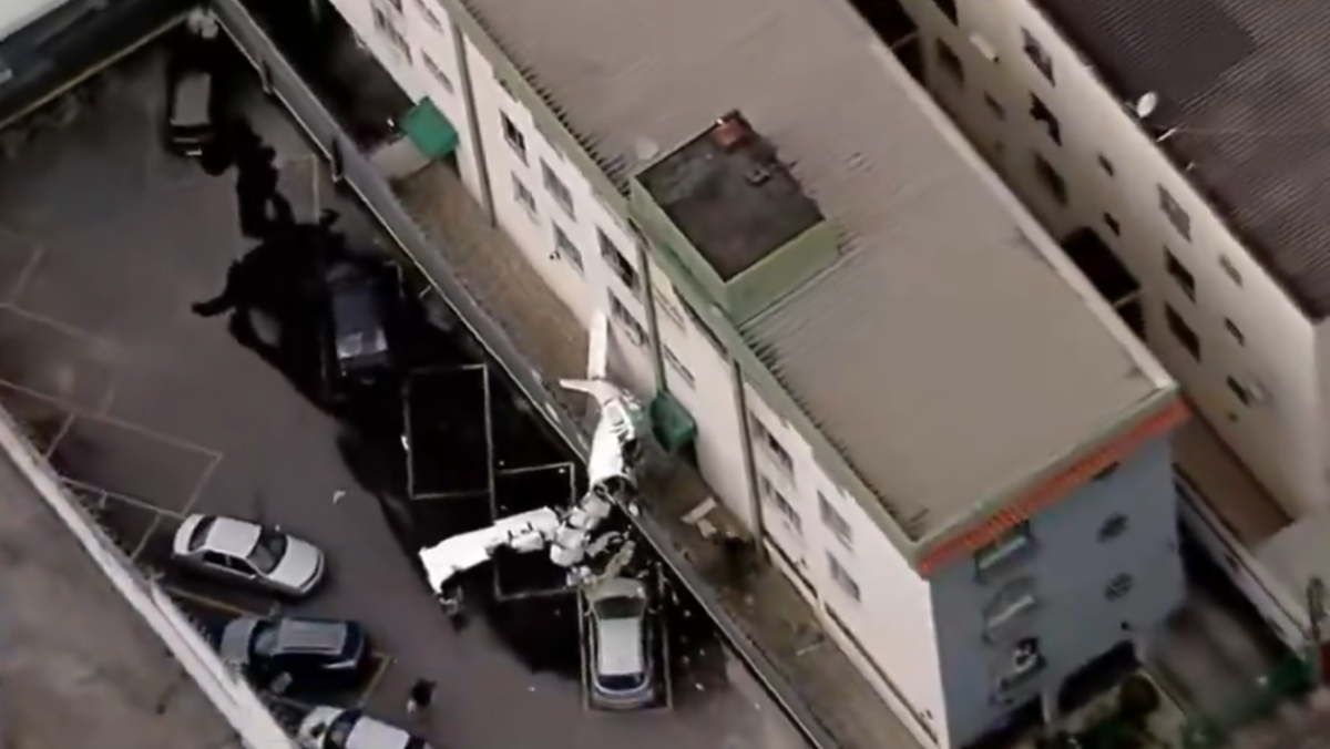 VIDEO: V Braz&iacute;lii sa zr&uacute;tilo mal&eacute; lietadlo, narazilo do obytnej budovy, dvaja ľudia neprežili