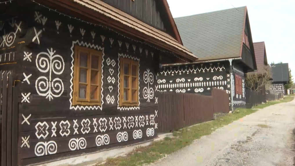 Domčeky v Čičmanoch.