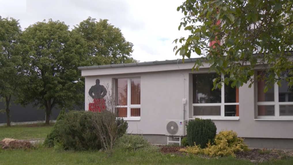 Sága posilňovne v Poltári pokračuje.