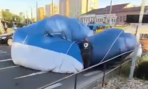 Teplovzdušný balón, ktorý núdzovo pristál v Košiciach.